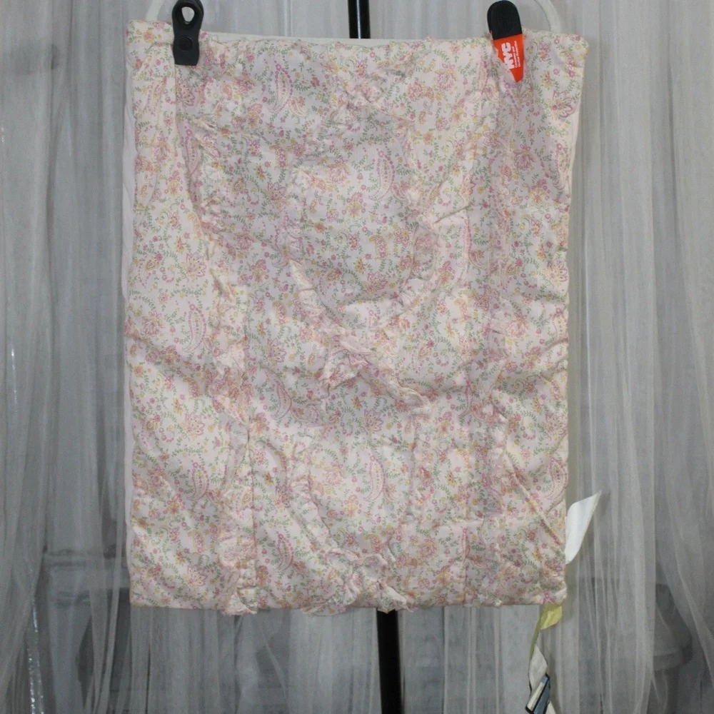Williams Sonoma. Printed Floral Pattern Hand Quilting Ruched Sham.
